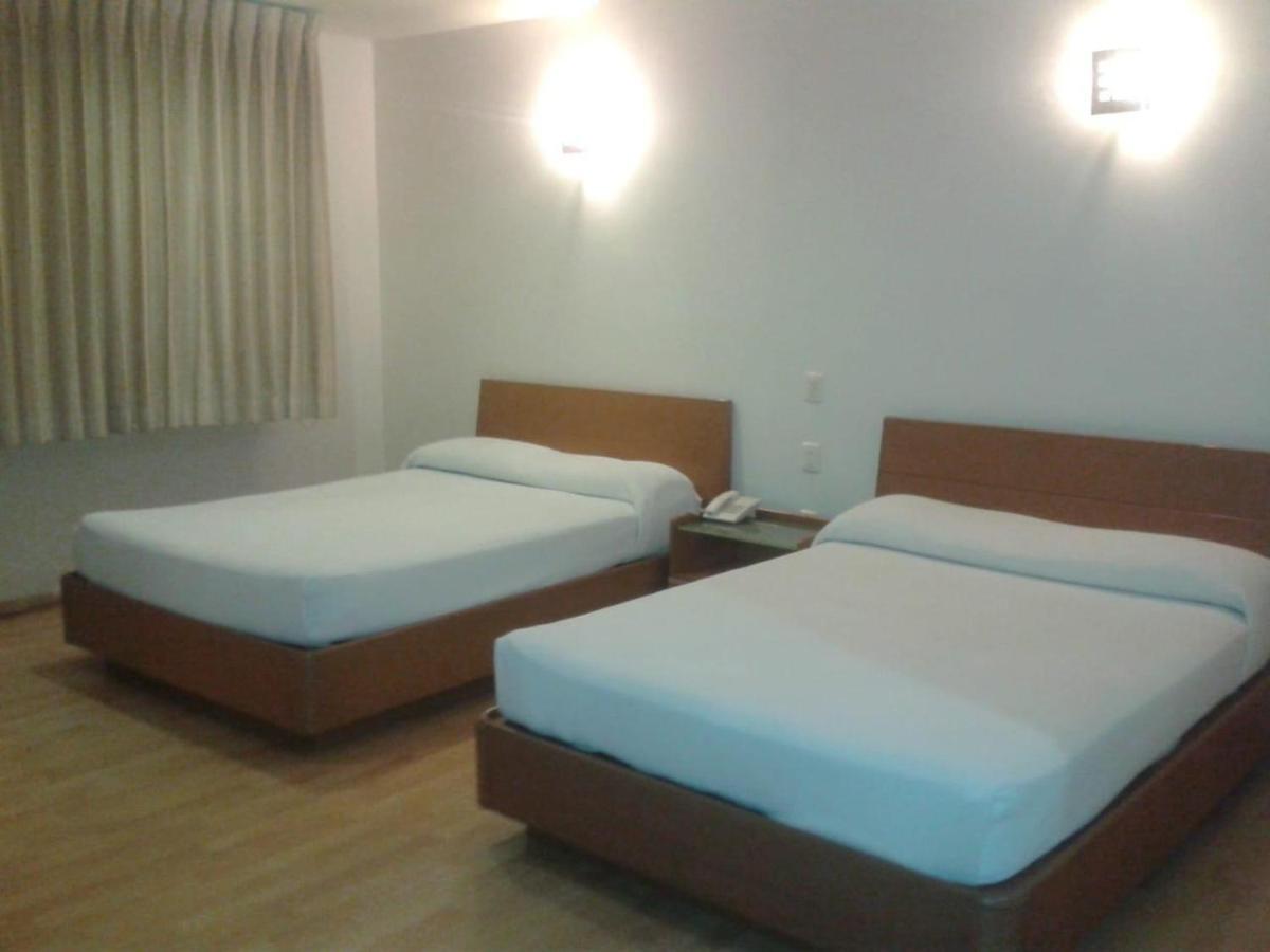 Hotel Alcazar Poza Rica Экстерьер фото